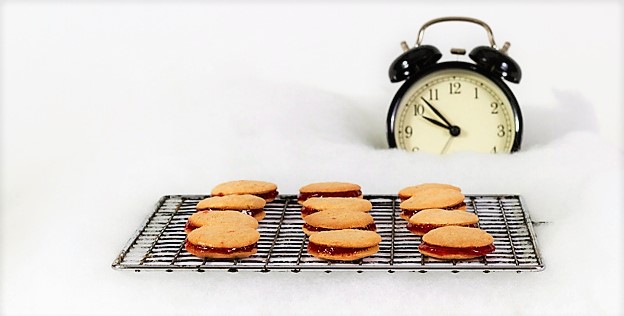 delicious-cookies-next-to-a-clock_23-2147609707