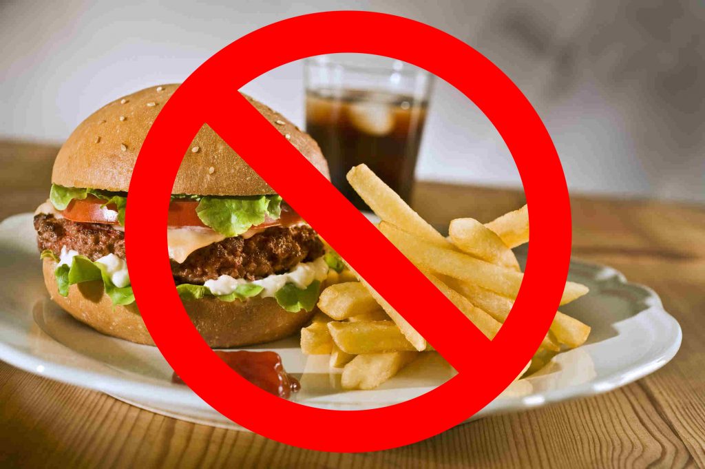 no-junk-food-in-maharshatra-school-canteens-1024x681 - linisehat.com