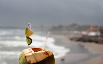 Serba-serbi Manfaat Kelapa Muda yang Perlu Kamu Tahu!
