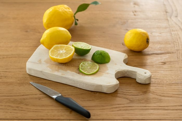 marinasi daging dengan asam, lemon, jeruk nipis