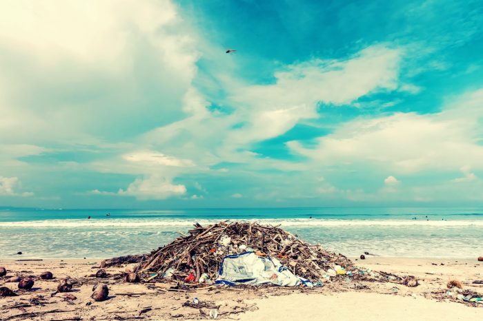 Sampah yang mengotori laut di indonesia