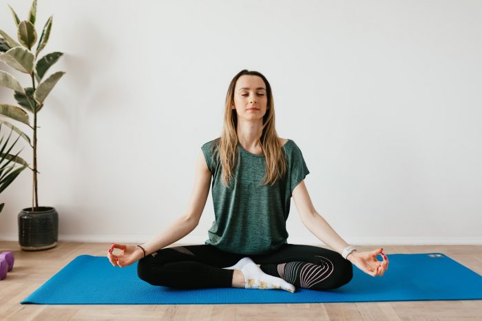 teknik pernapasan ketika yoga saat sedang berpuasa