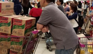 masyarakan melakukan panic buying akibat pandemi