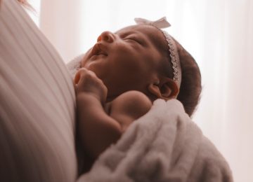 Kolostrum, ASI Pertama yang Penting untuk Bayi
