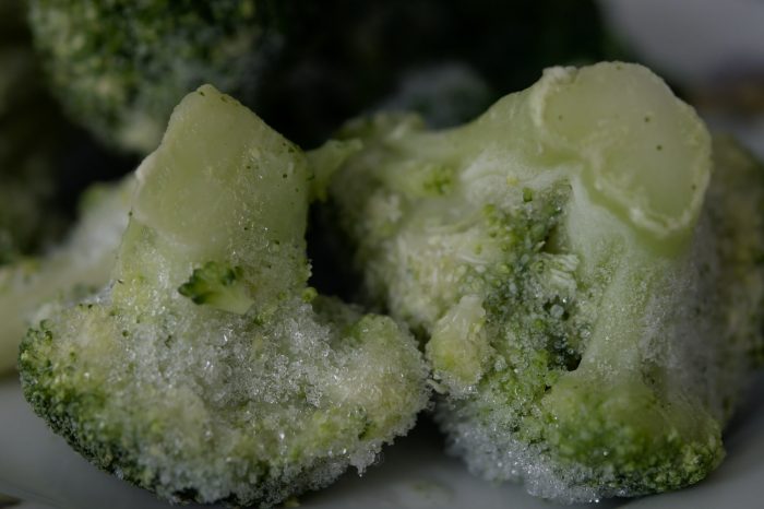 brokoli yang mengalami freezer burn