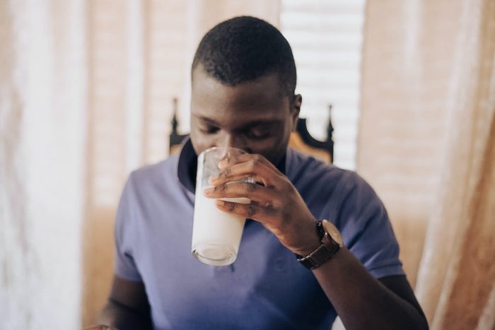 minum susu sebelum tidur bikin tidur lebih nyenyak