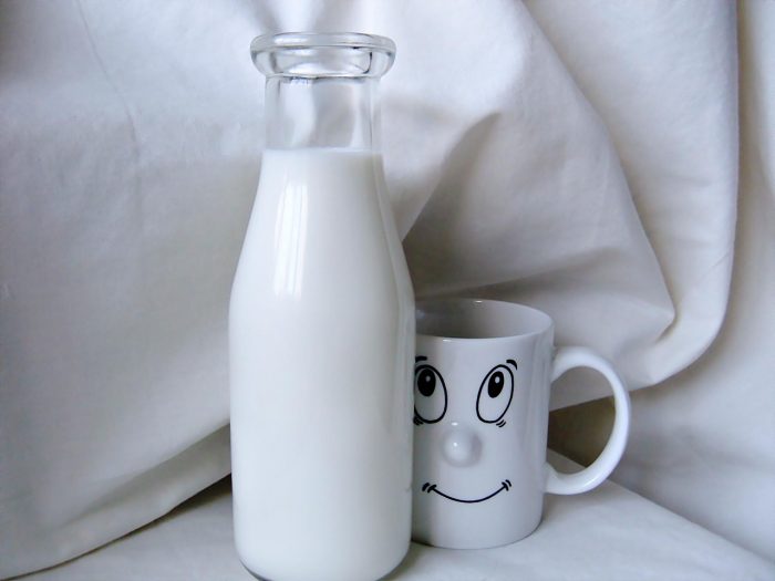 minum susu sebelum tidur bikin tidur lebih nyenyak