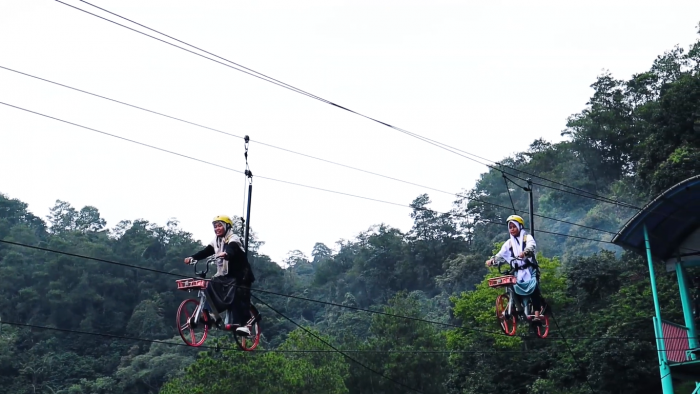 Wahana di objek wisata alam sevillage puncak