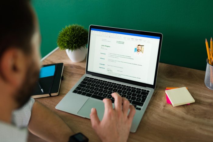 membuat cv dengan aplikasi desain