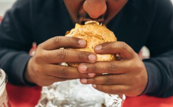 Emotional Eating: Kadang Bikin Diet Kamu Gagal