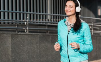 Manfaat Mendengarkan Musik Upbeat Saat Olahraga