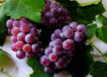 Tips Aman Makan Anggur, Perlu Hilangkan Bubuk Putihnya?