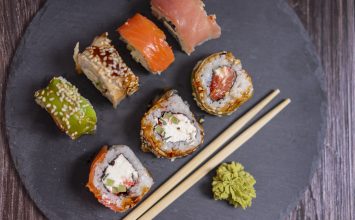 Tips Sehat dan Aman Makan Sushi