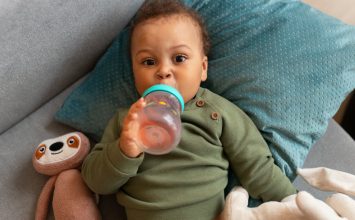 Bolehkah Bayi Minum Air Putih?