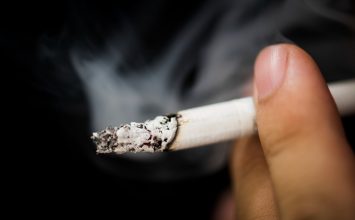 Merokok dan Vaping Memicu Stroke di Usia Muda?
